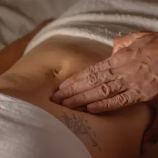 Ritual de Alivio Completo (Masaje Terapéutico + Baño Podal + Reiki)'s photo #1